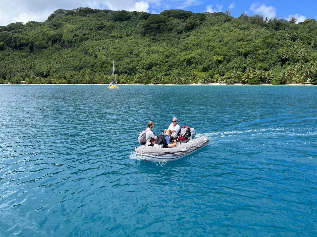 tahiti crewed catamaran charter